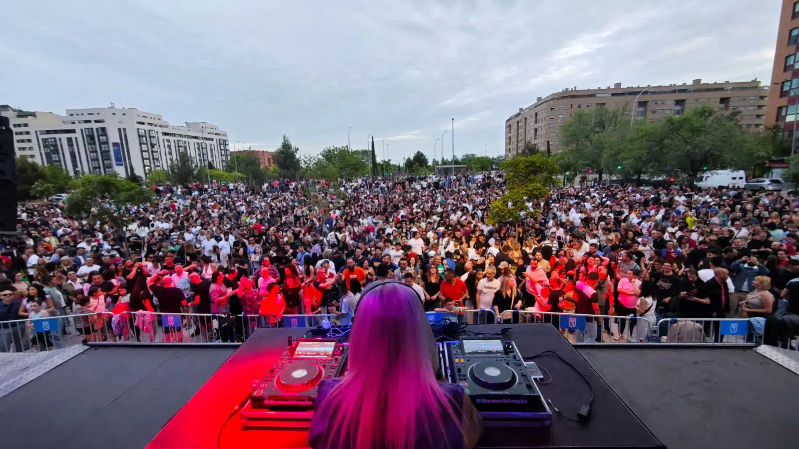 Público asistente al evento Primavera Remember de Unika FM